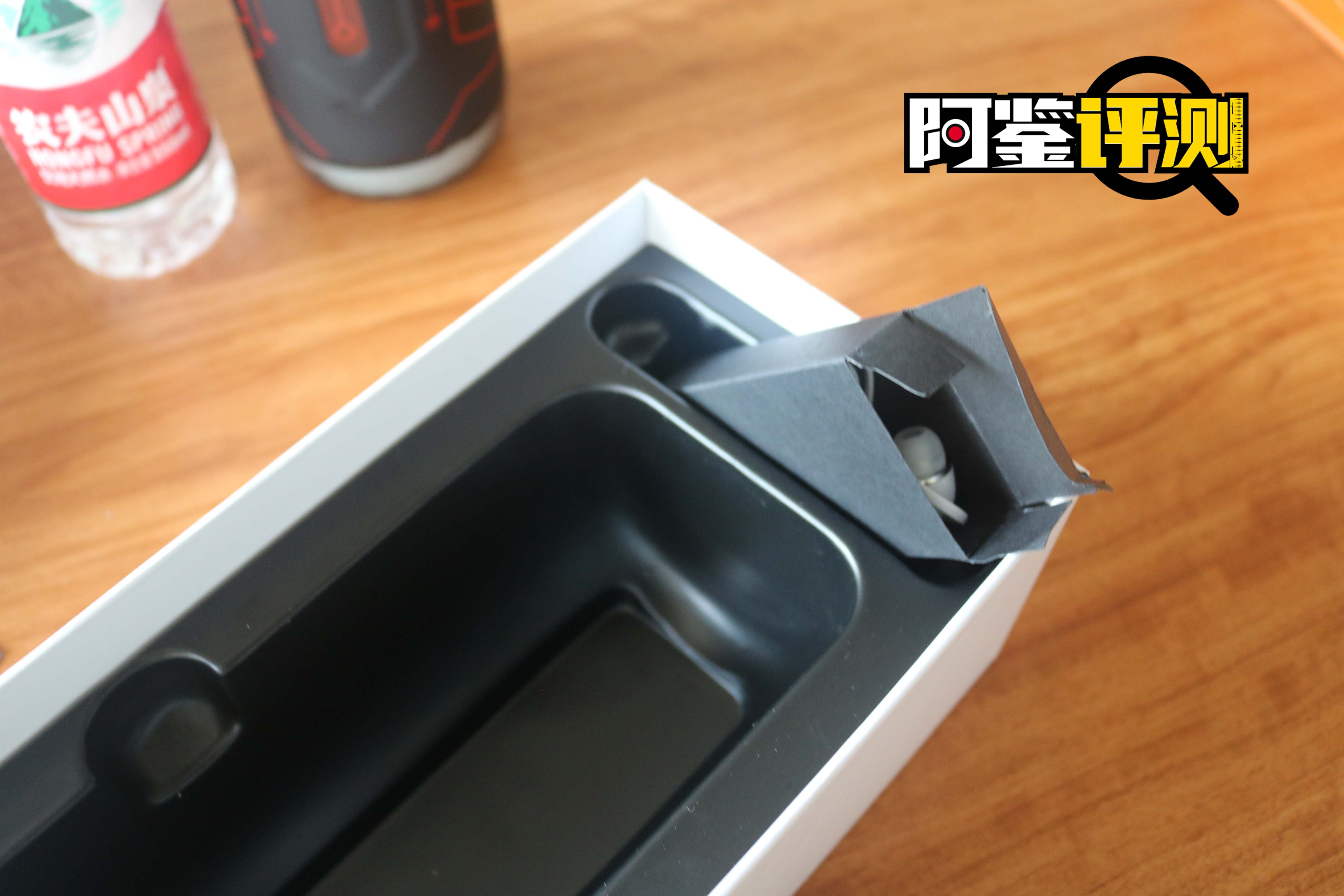 METABLOW-E300电动飞机杯评测，赛博朋克，科技狠活，阿鉴助理亲自下海！