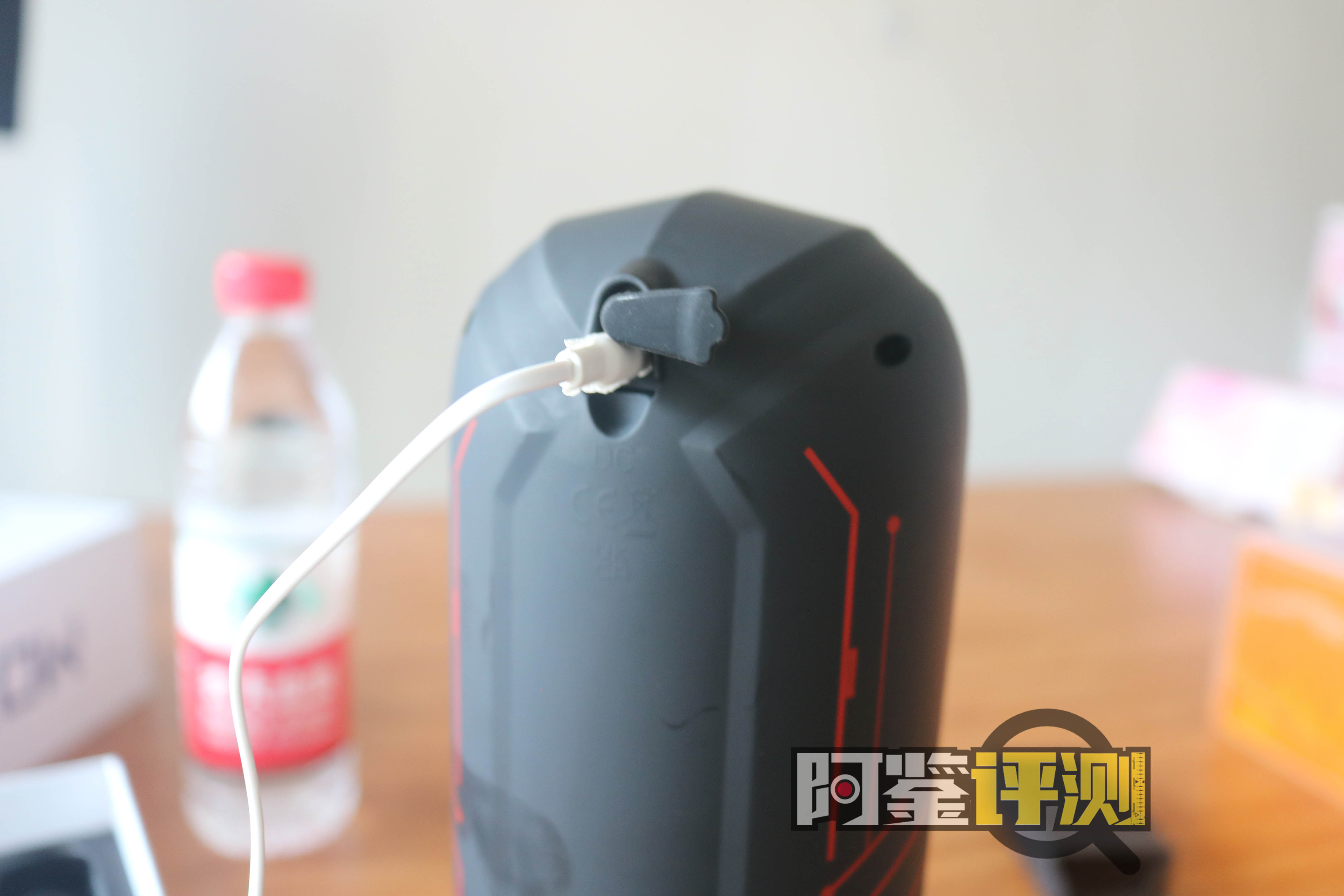 METABLOW-E300电动飞机杯评测，赛博朋克，科技狠活，阿鉴助理亲自下海！