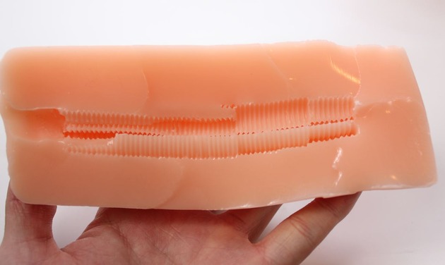 汤玛托易士“AI女友爱酱”评测（中刺激）！全球首个由AI设计通道的飞机杯？！