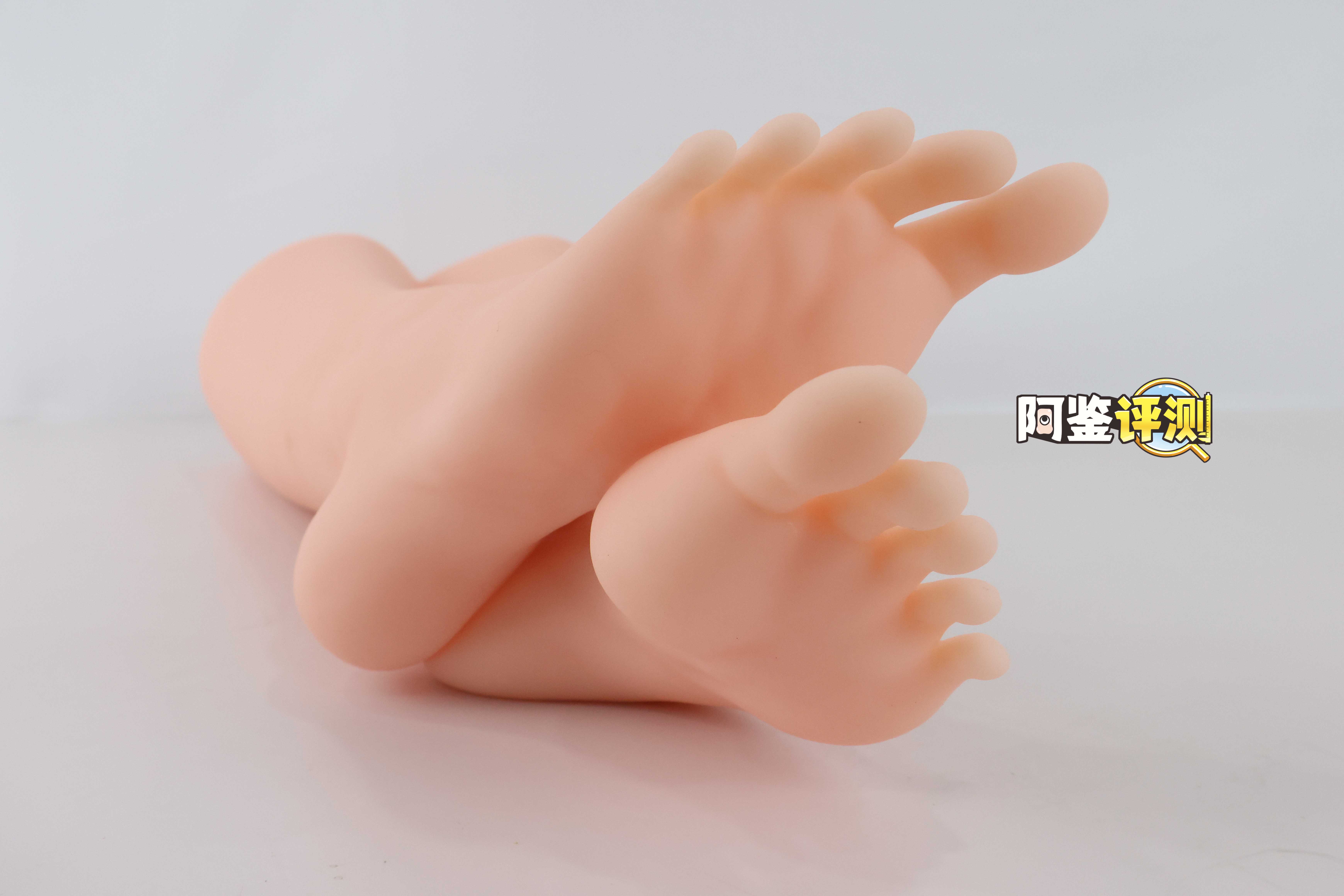 国产大魔王-jiojio评测！足控性癖大满足！难得一个可以使用的“玉足”