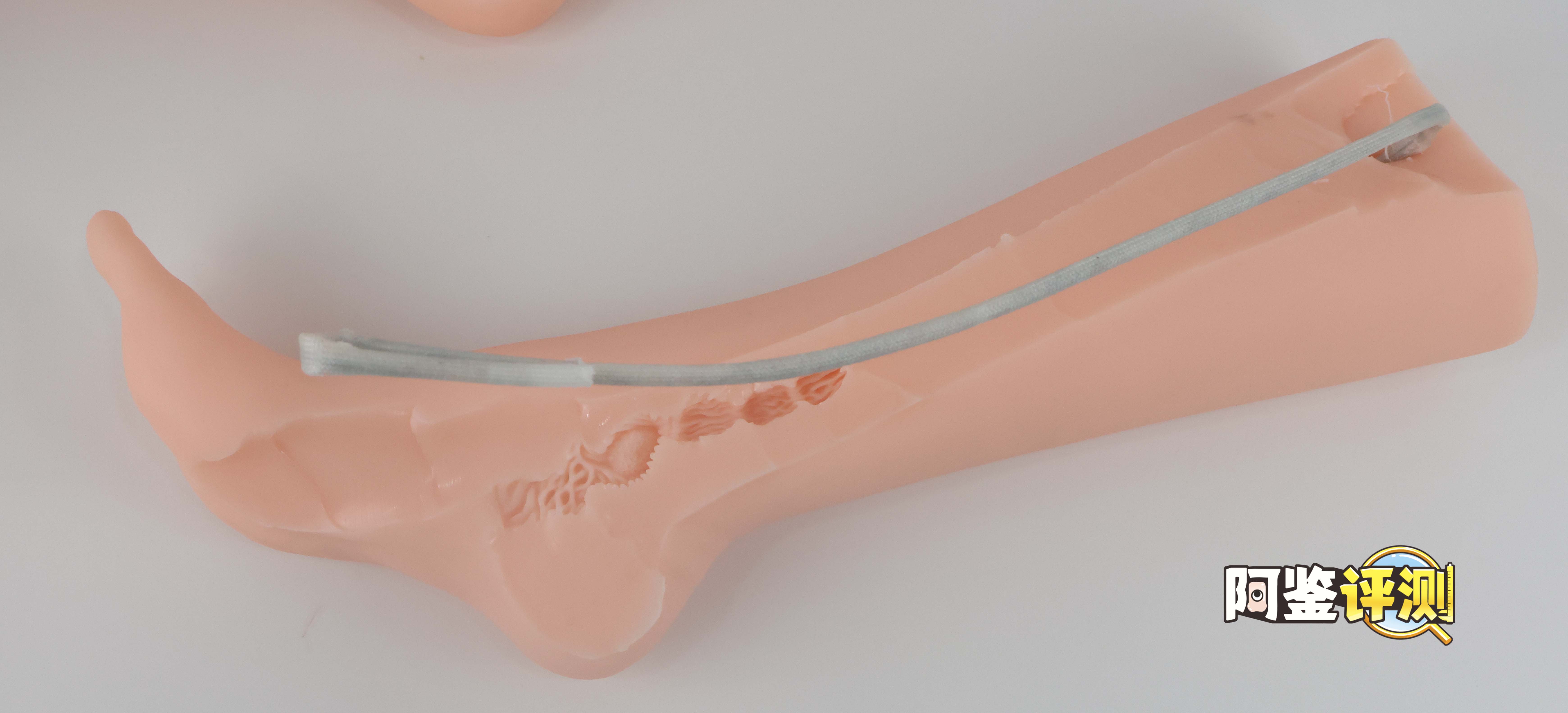 国产大魔王-jiojio评测！足控性癖大满足！难得一个可以使用的“玉足”