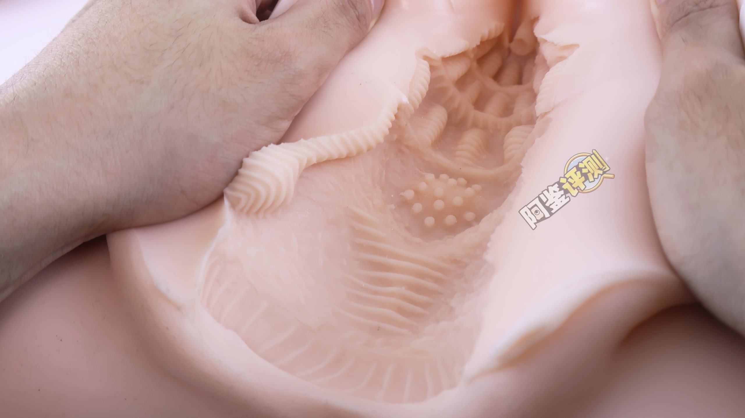 MACCOS——“纯洁之体”评测！少见的带腿小臀模，多种多样的视觉角度