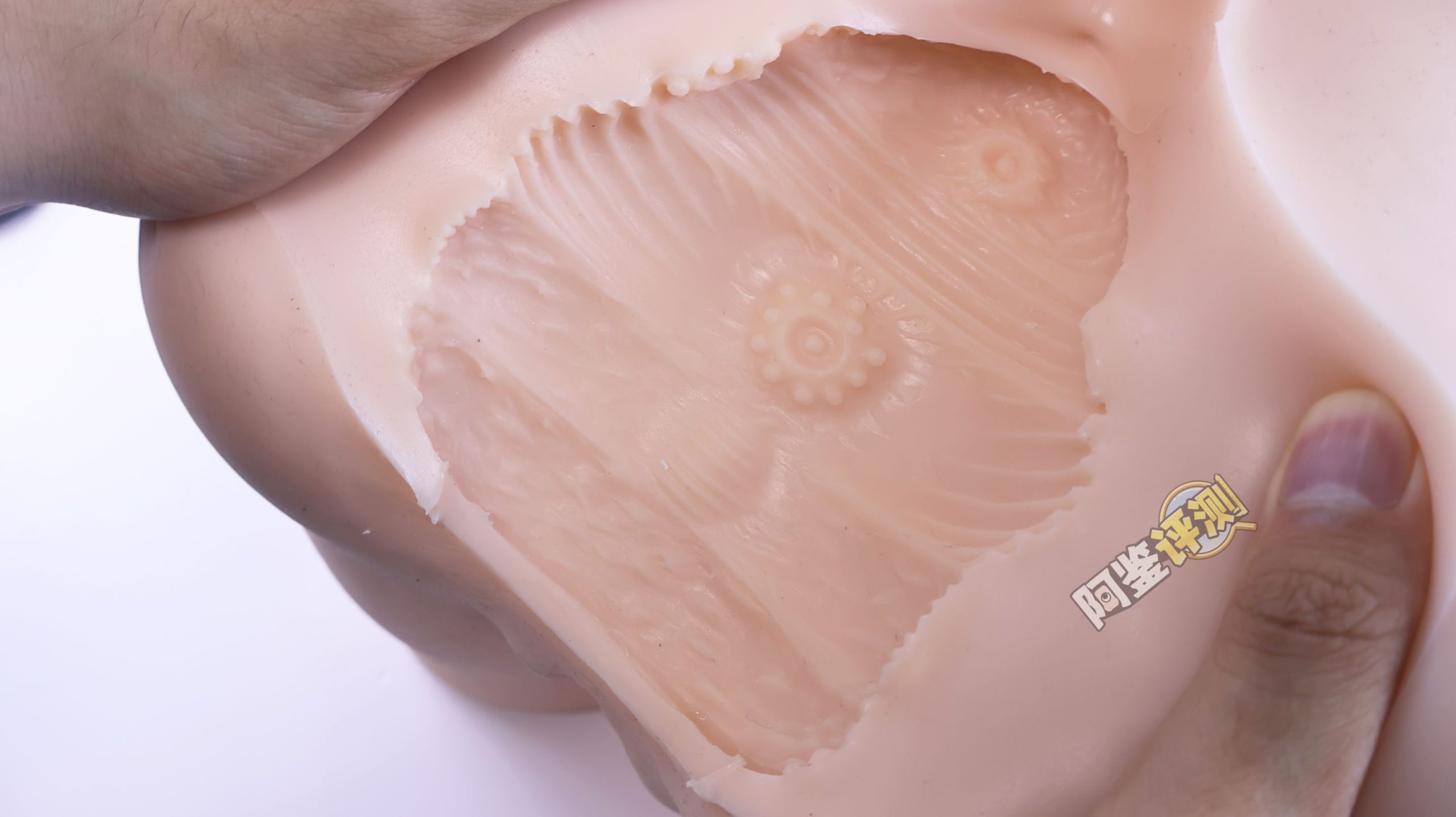 MACCOS——“纯洁之体”评测！少见的带腿小臀模，多种多样的视觉角度