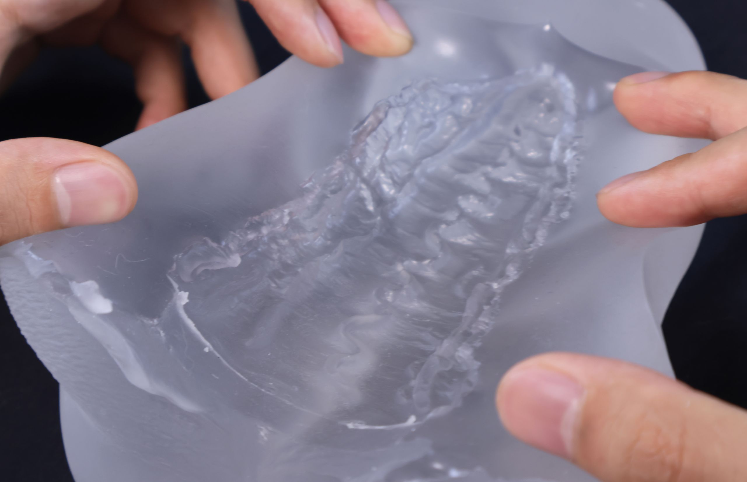 LoveFactor——“纯白机娘”评测！比起透明的核心卖点，胶体的黏着感给我印象更深...