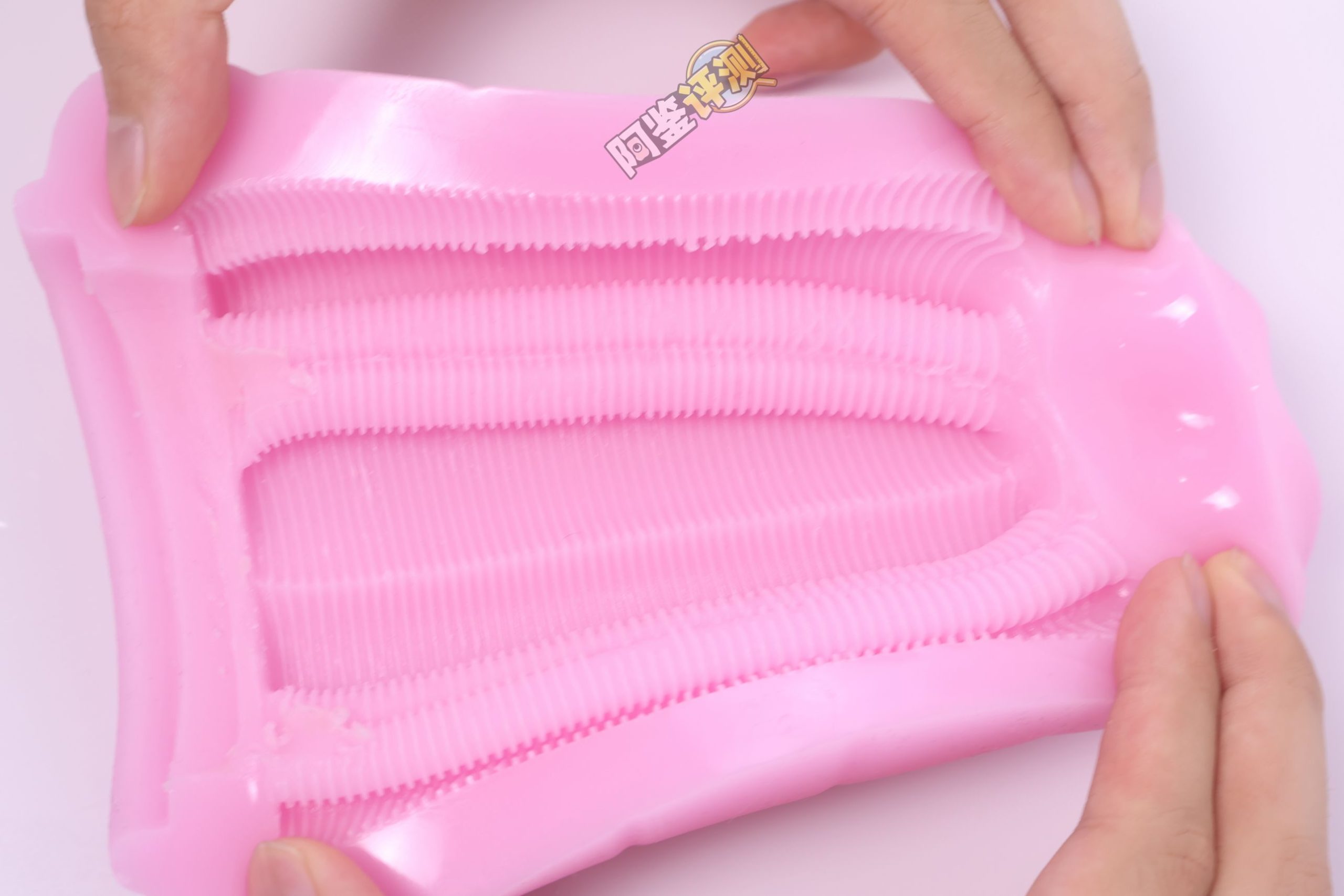 火炮——“口交皇后”评测!试图做出上下都有舌头的口交感,但实际结果相当平淡