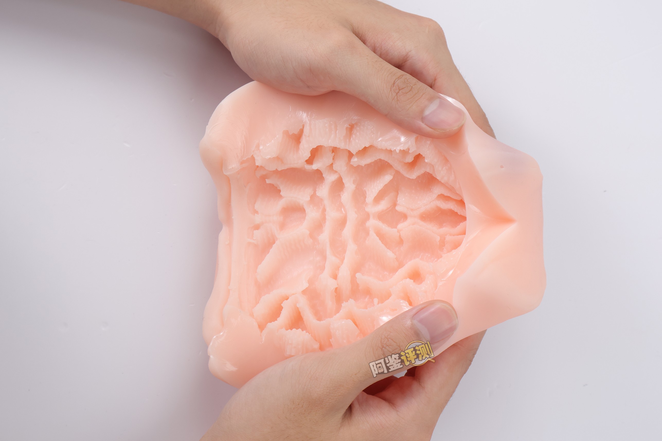 汤马托易士——“乳虐牢笼—人妻搜查官”评测!藏在变态联名包装下的,是超实用的复杂触手