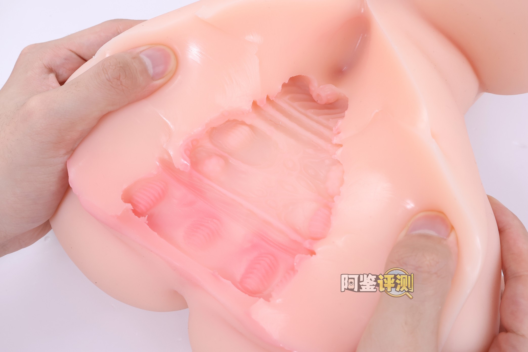 杯多多——“乳穴牛娘”评测！造型虽然看着还不错，但怎么又给我几把撞到骨架上头去了？！