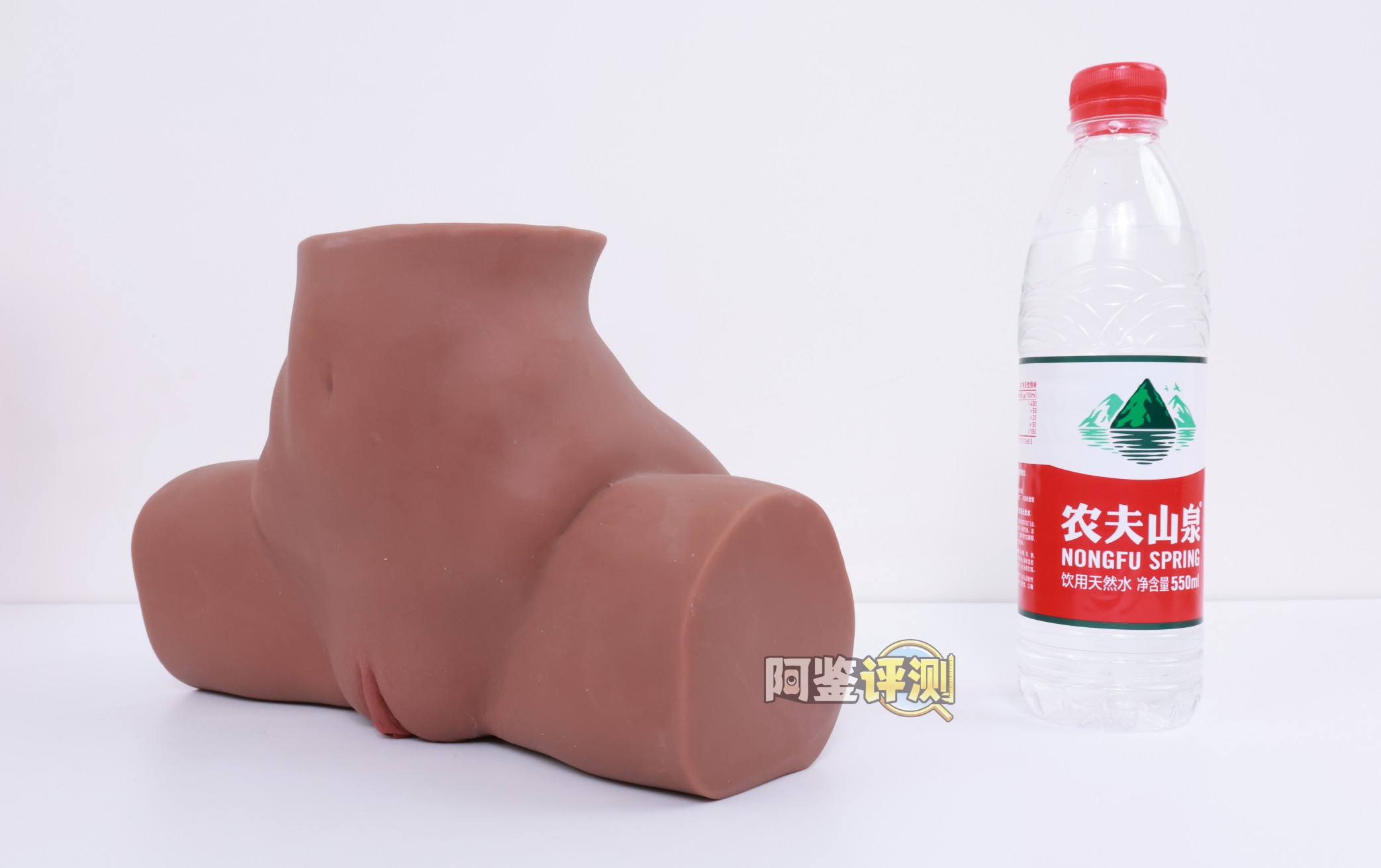 muni——“埃及艳后”评测！一字马开腿型的黑皮小臀模，因为双通道太接近导致末端出现了开裂