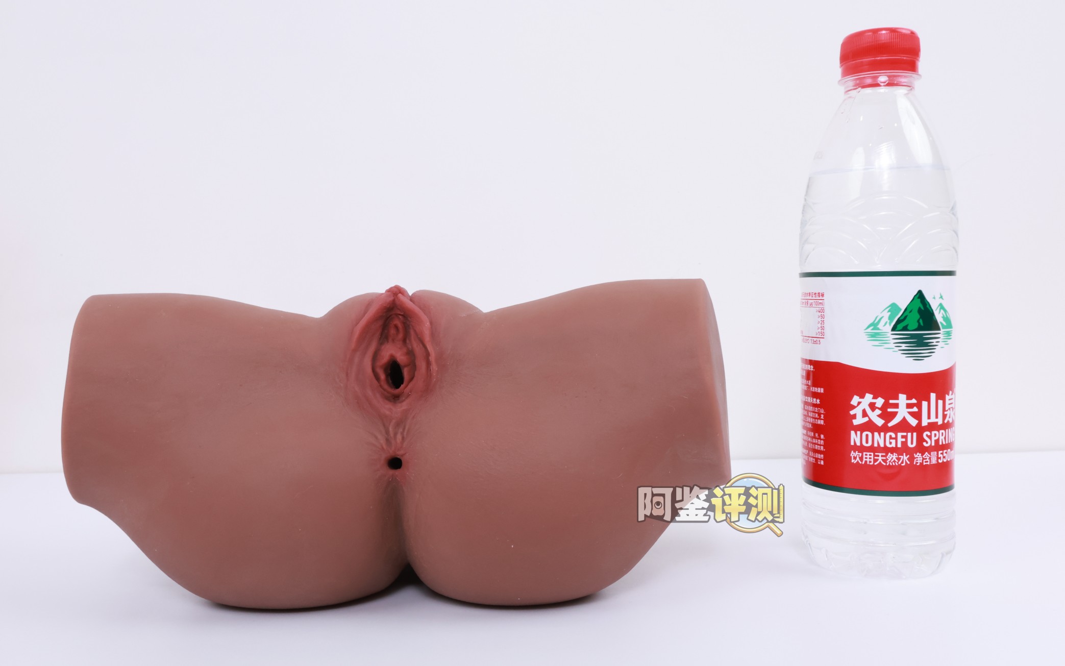 muni——“埃及艳后”评测！一字马开腿型的黑皮小臀模，因为双通道太接近导致末端出现了开裂