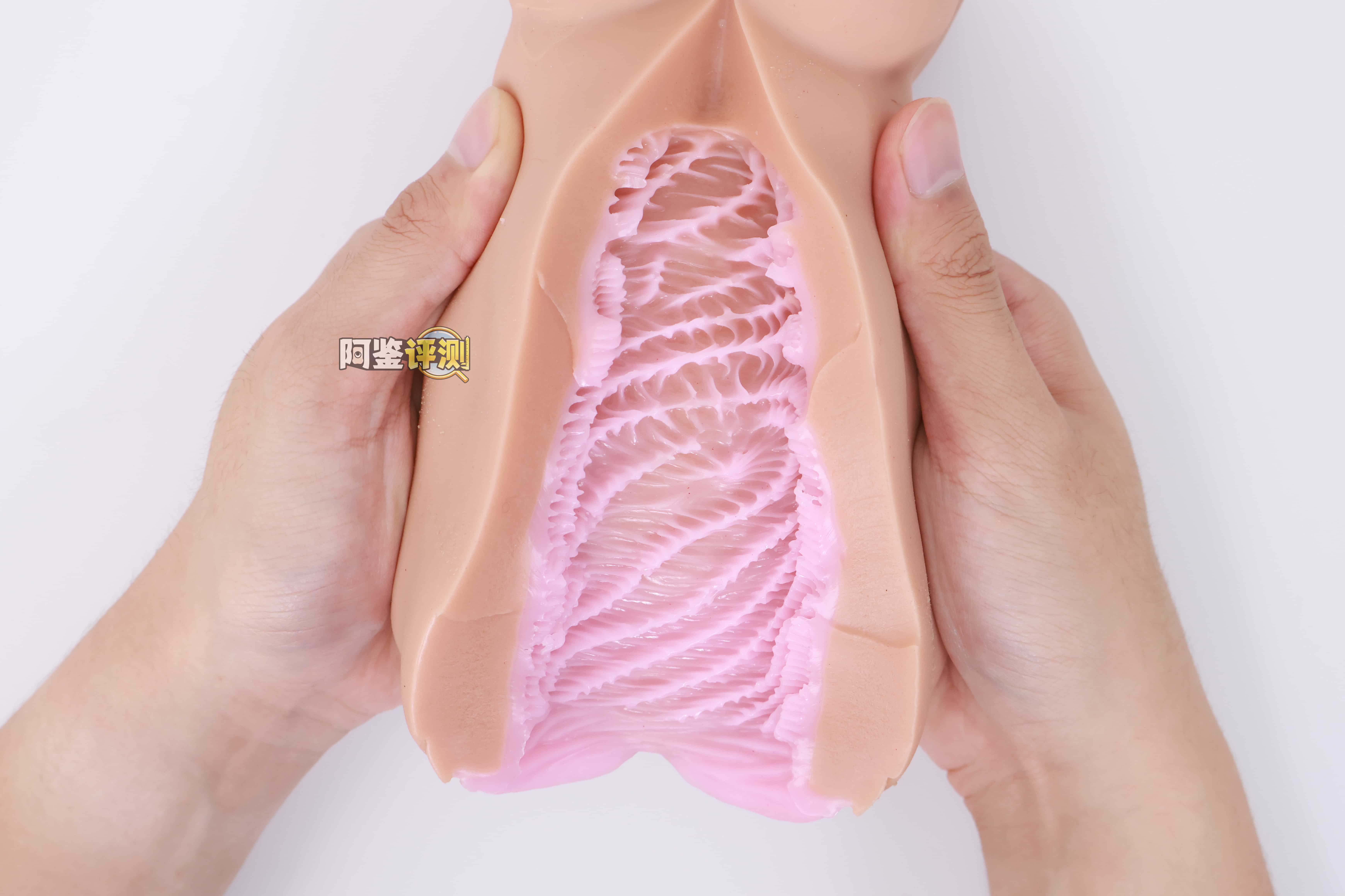 魔眼——“超丰满辣妹”评测！我用过最精致细腻的剐蹭纹理，却被粗糙的外形破坏掉了...